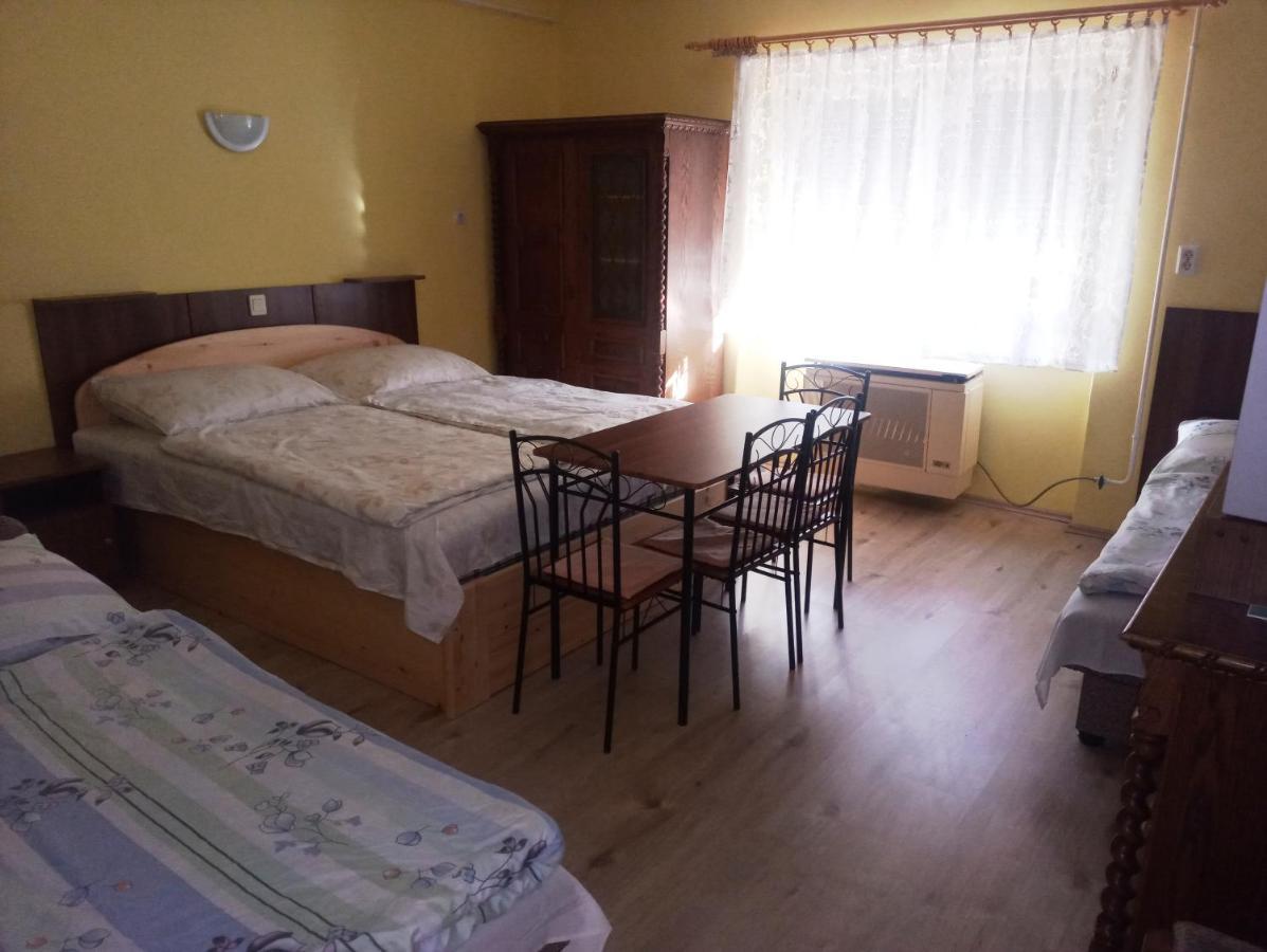 Szivarvany Apartman غيولا المظهر الخارجي الصورة