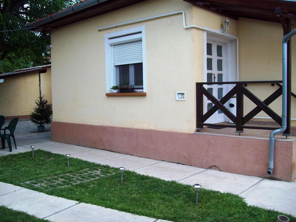Szivarvany Apartman غيولا الغرفة الصورة