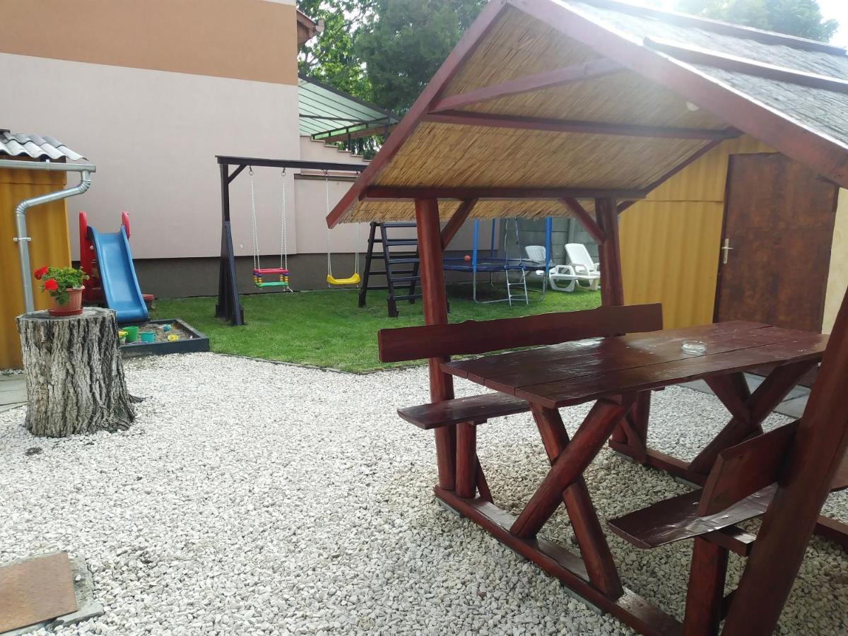 Szivarvany Apartman غيولا المظهر الخارجي الصورة